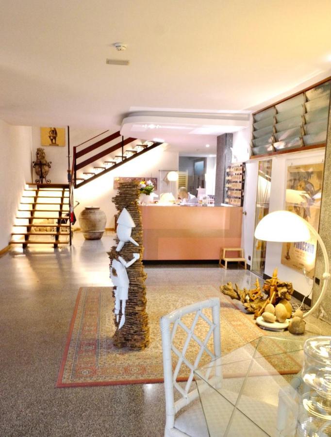 Hotel Pinocchio Cattolica Exterior foto