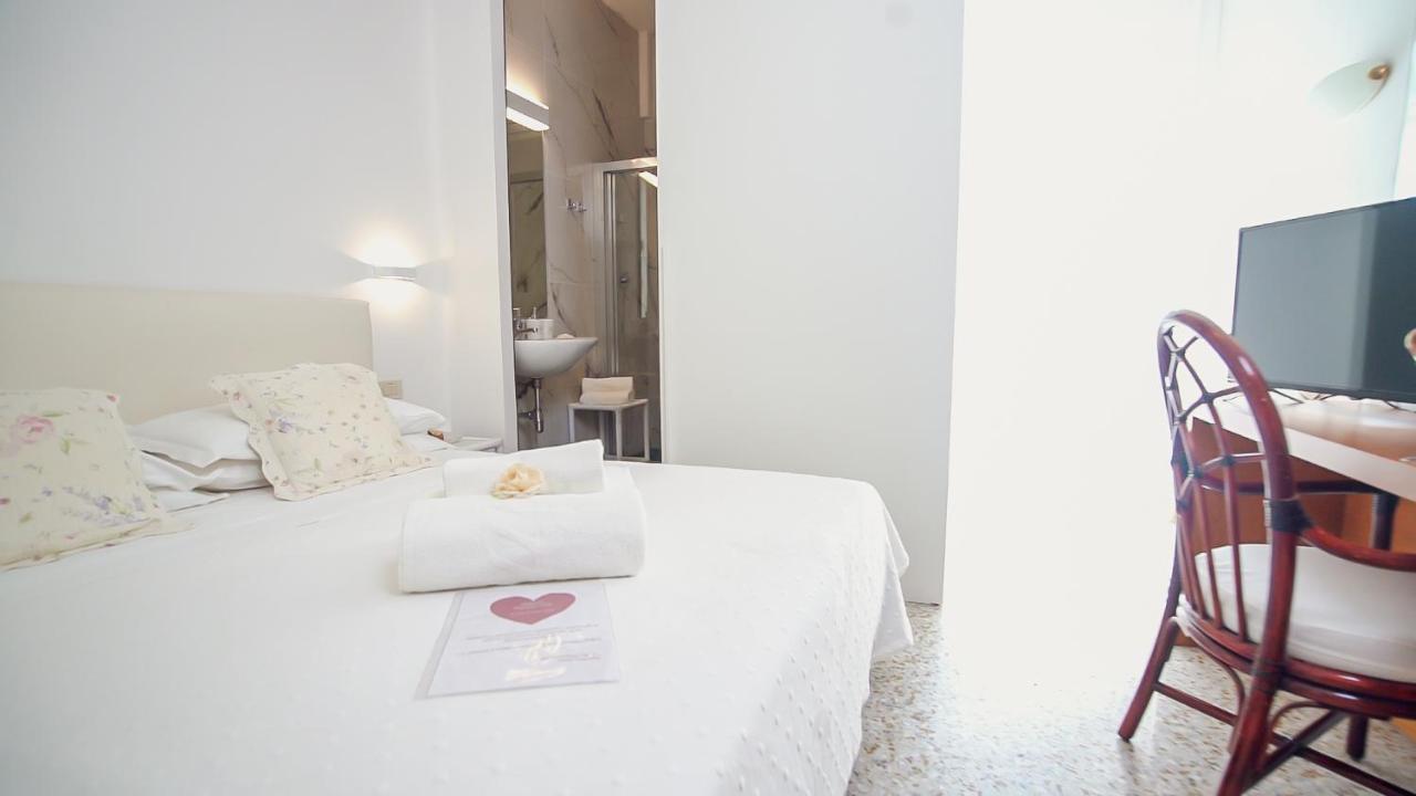 Hotel Pinocchio Cattolica Exterior foto